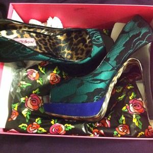 ❌SOLD❌Betsey Johnson Peeptoe Platform Pumps