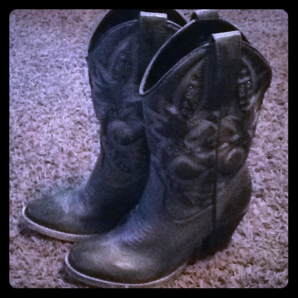 Bakers cowgirl boots!