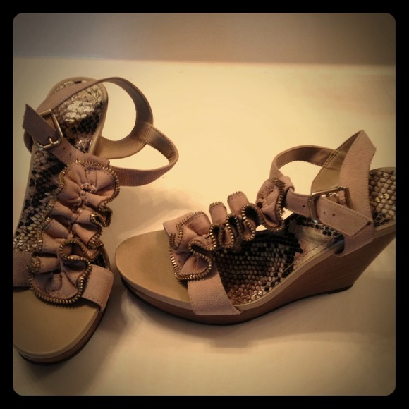Gianni Bini wedges