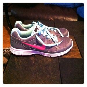 Nike Revolution
