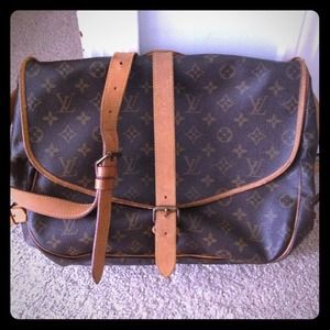 ! SOLD ! Louis Vuitton Saumur 35 Crossbody