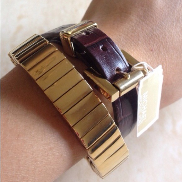 🎀Reserved🎀Michael Kors Belt Bracelet - Picture 3 of 3