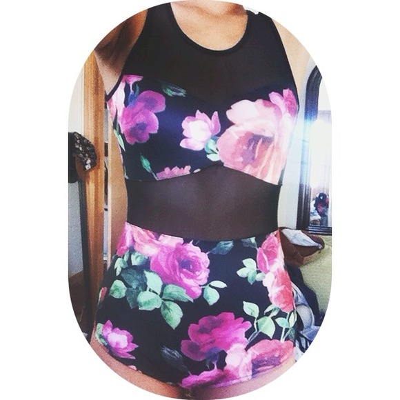 PRICE REDUCED. FLORAL BODY SUIT.