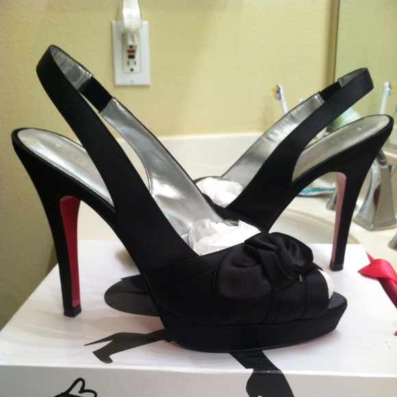 Jessica Simpson satin heels