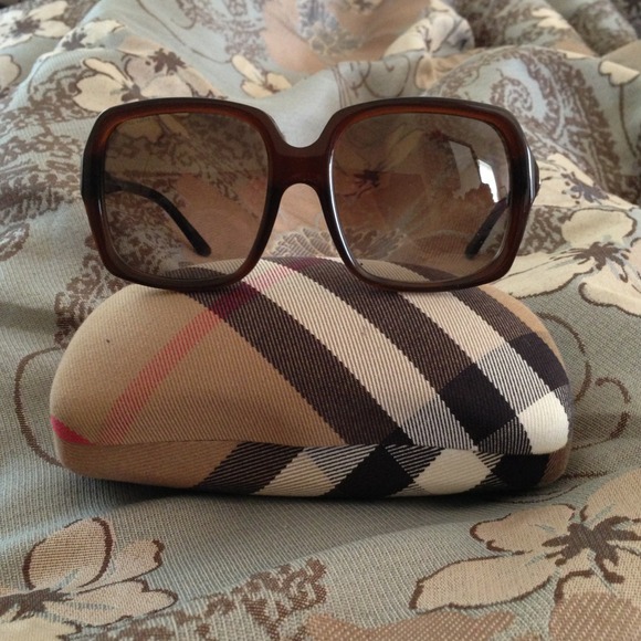 Just Reduced ...Over sized sexy Burberry Glasses - Picture 2 of 4