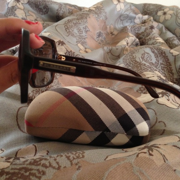 Just Reduced ...Over sized sexy Burberry Glasses - Picture 3 of 4