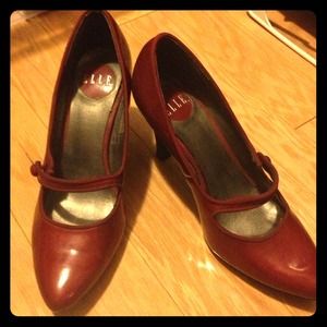 Red pumps
