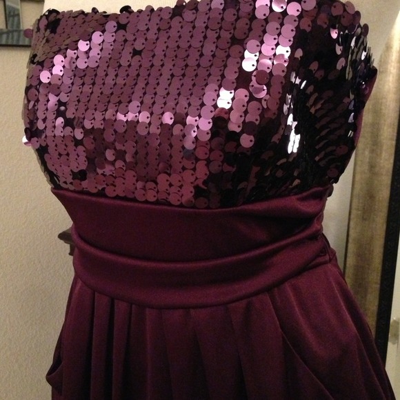 🌟GIFTED🌟NWT Plum Sequin Strapless Dress - Picture 2 of 3