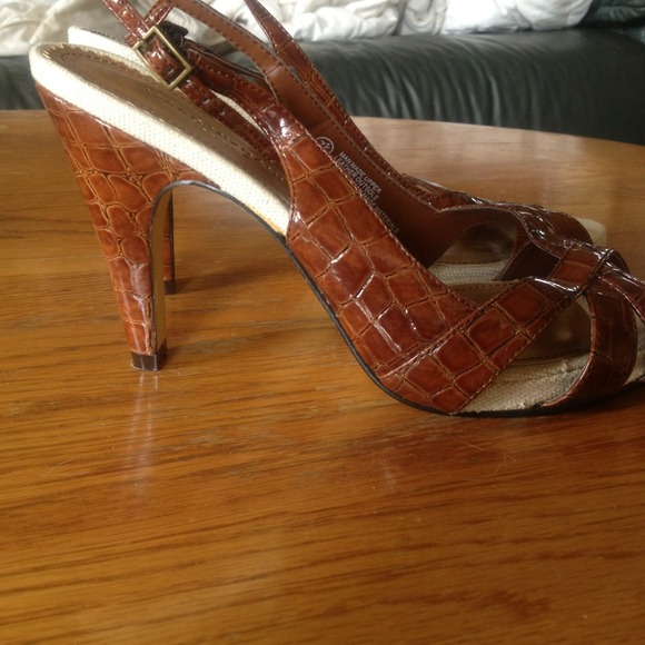 🎀Traded🎀 Brown and beige strappy heels - Picture 3 of 4