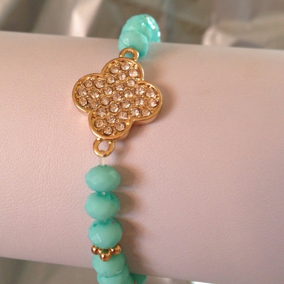 Be Seen Sales Jewelry - Rhinestone Covered Clover Bracelet