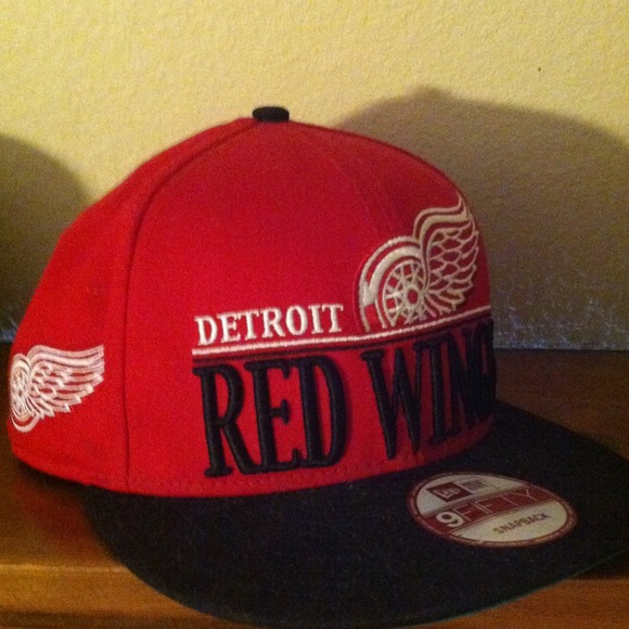 Red wings SnapBack - Picture 1 of 4