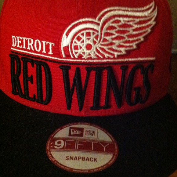 Red wings SnapBack - Picture 2 of 4