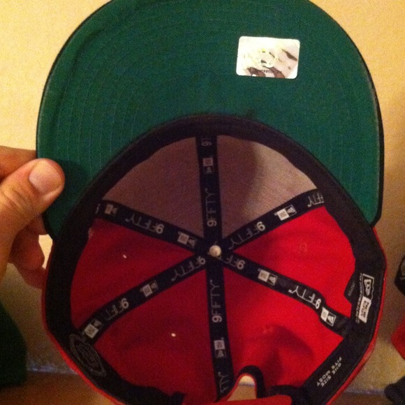 Red wings SnapBack - Picture 3 of 4