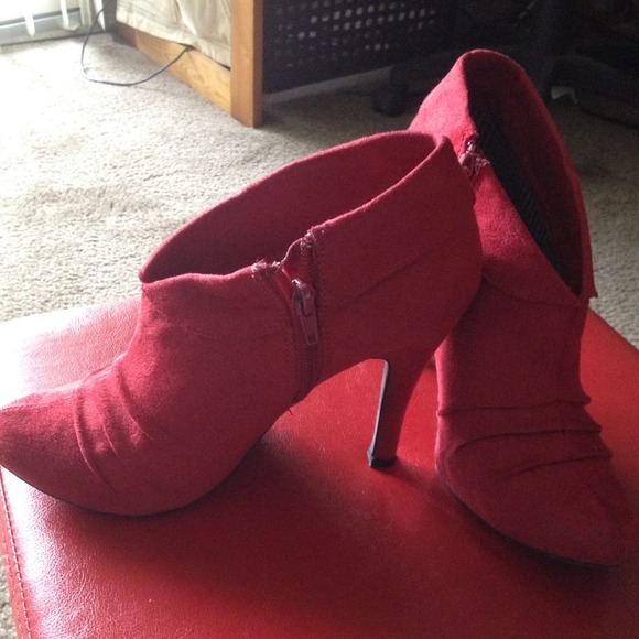 ❤❤Suede Red Heels❤❤ - Picture 2 of 3