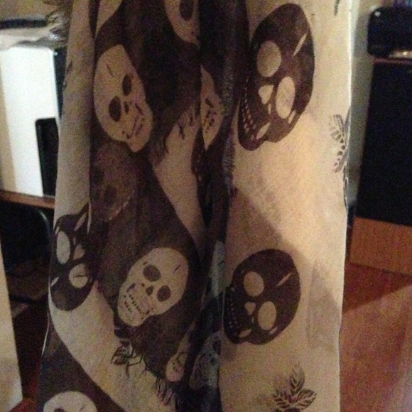 Women's skull scarf - Picture 1 of 3