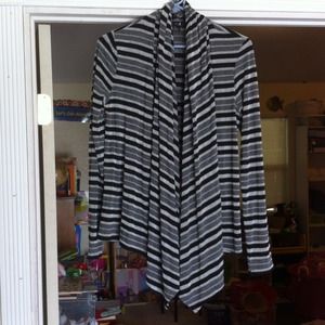 Great flowy very light and comfy cardigan.