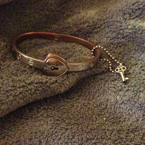 Silver lovers lock bracelet!