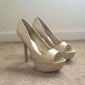 Carlos Santana gold fine glitter heels