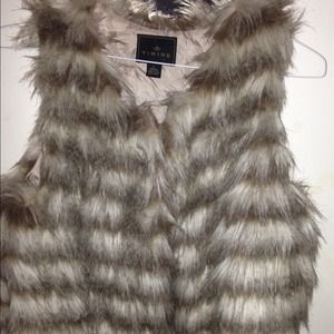 ❎REDUCED❎ Faux fur vest with pockets