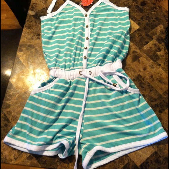 One piece short outfit❤🌺