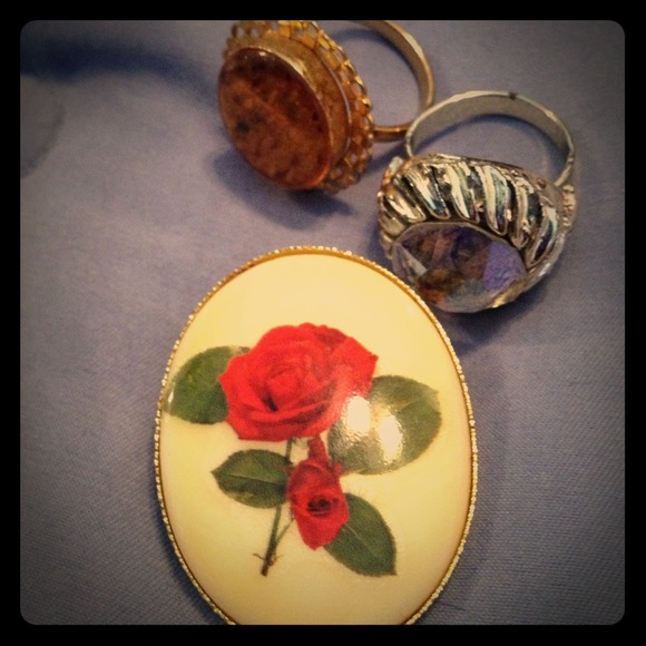 Lot of vintage jewelry