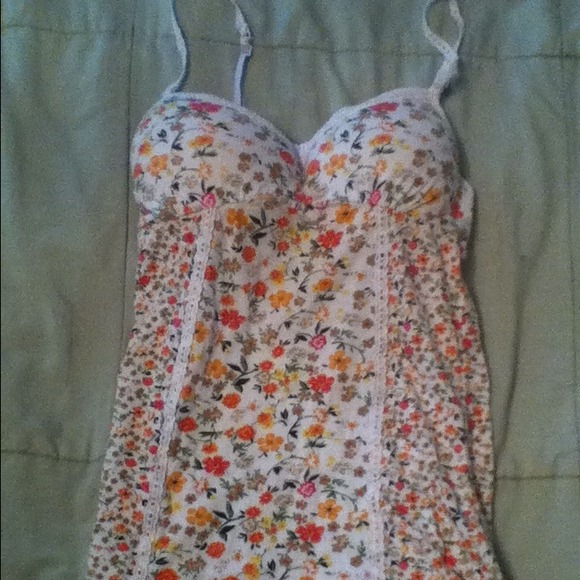 Cute white floral tank top, perfect for summer!