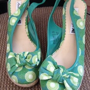 American Eagle Green Flower Bow wedges.