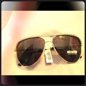 aviator sunglasses with rhinestone detail