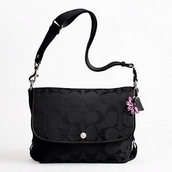 ****SOLD****Coach messenger bag F16553