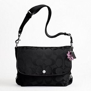 ****SOLD****Coach messenger bag F16553