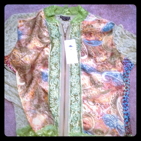 Very cute sweater never has been worn