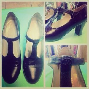 SOLD Vintage CHANEL Mary Jane pumps