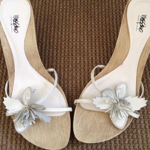 White flower heels.