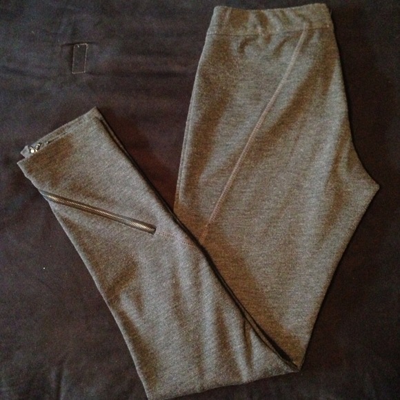 Gianni bini gray leggings with zipper in the back