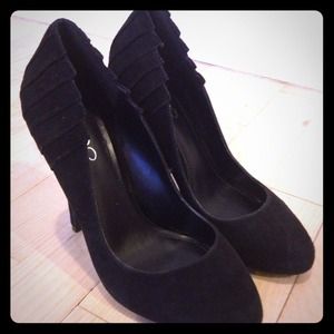 Aldo Black Suede Heels with Panel Trim