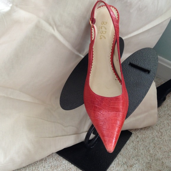 Beautiful BCBG cayenne/salmon heels. - Picture 2 of 3