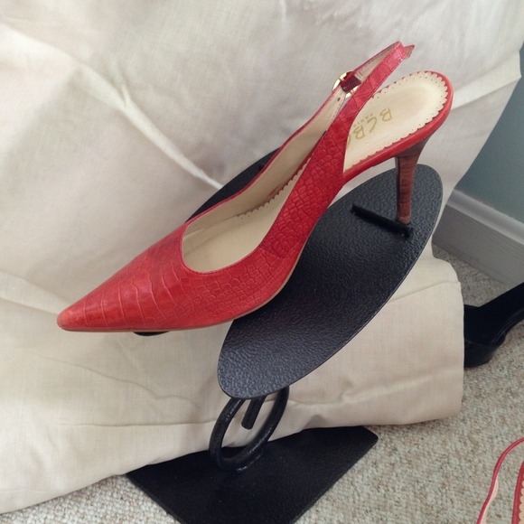 Beautiful BCBG cayenne/salmon heels. - Picture 3 of 3