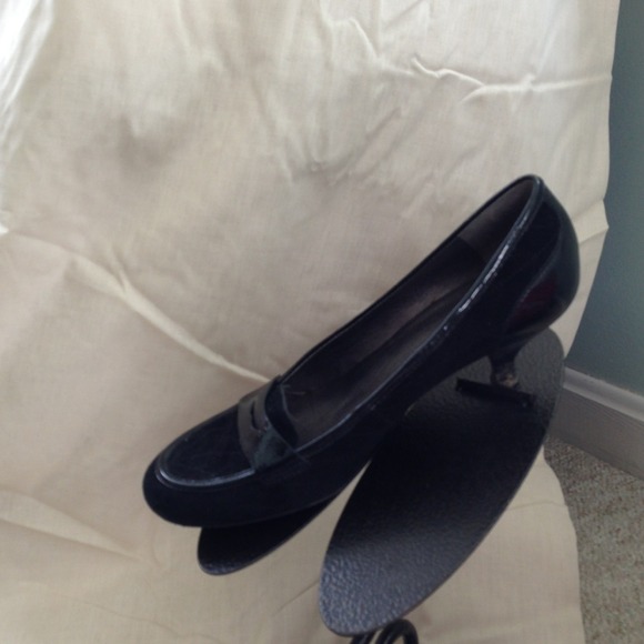 Franco Sarto kitten heel suede patten leather shoe