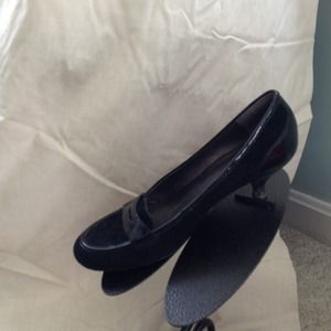 Franco Sarto kitten heel suede patten leather shoe