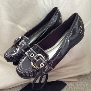 Cute brown patten leather loafer