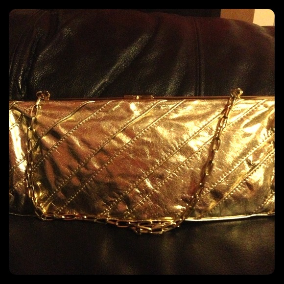 All Gold Out! Perfect casual & dressy purse