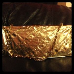 All Gold Out! Perfect casual & dressy purse