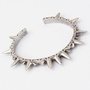 🏮Reduced🏮silver Spiked bangle