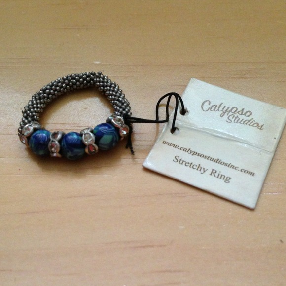 Adorable stretchy ring! Never worn