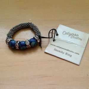 Adorable stretchy ring! Never worn