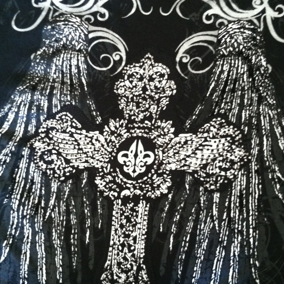 Men's Victorious t shirt