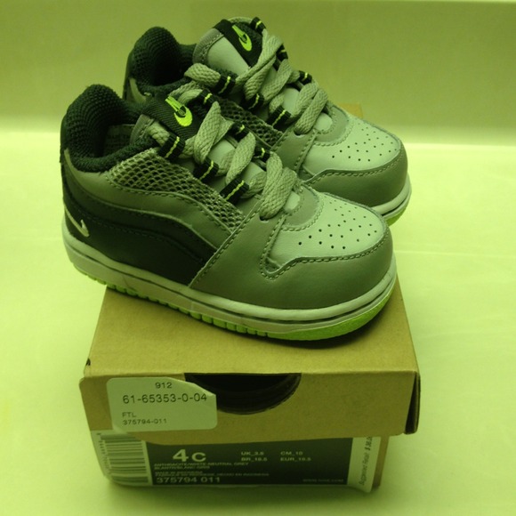 🚫Sold🚫Never worn grey and lime green Nikes