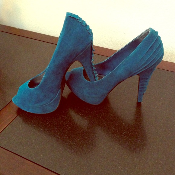 Blue Green colored Charlotte Russe Pumps NWOT