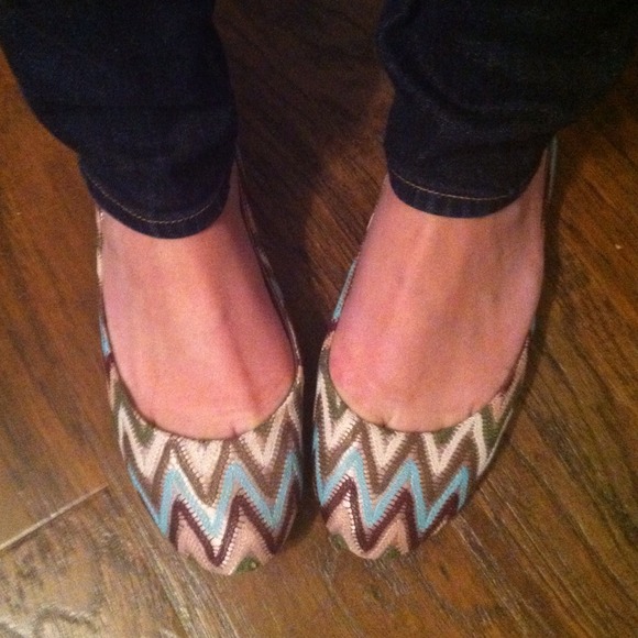 ❌SOLD❌ Steve Madden flats - Picture 2 of 2