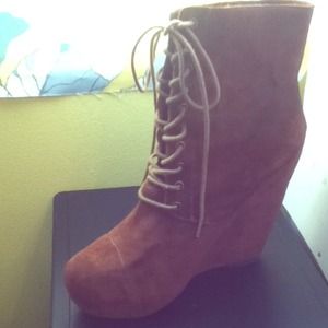*REDUCED* Hot suede Steve Madden heels/boots.